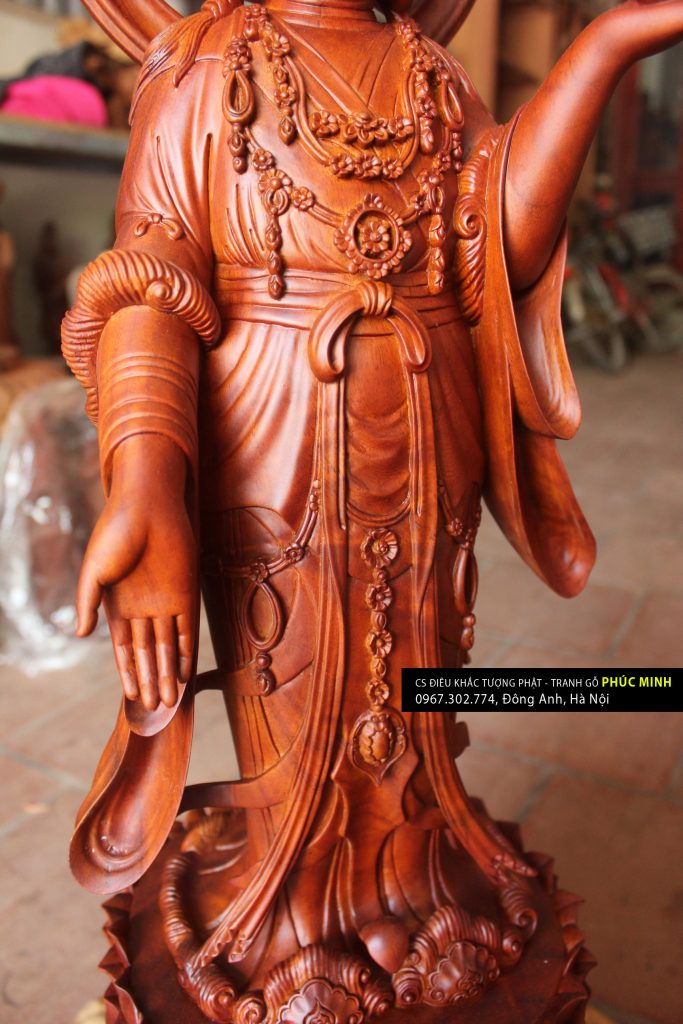 Tôn tượng Quan âm Bồ tát pha trộn văn hóa Đạo Phật - Đạo Mẫu, gỗ Hương, nguyên khối hào quang và tòa sen, trưng bày Văn hóa Phật giáo Nhật Bản - Việt Nam