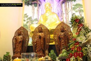 Bộ tượng Tây Phương Tam thánh gỗ Hương nguyên khối, cao 1.95m tại Chánh điện chùa Vạn Phước