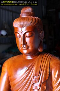 Tượng Phật Thích Ca lối Gandhara (thế kỷ II CN) cao 1.28 mét, gỗ Hương, được chùa Phật giáo Nguyên thủy thỉnh đặt tại chánh điện.