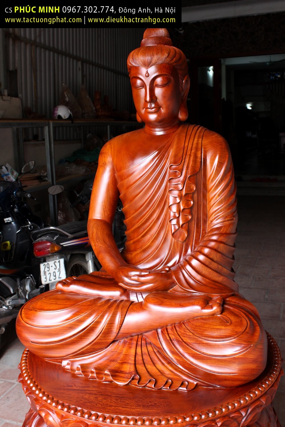 Tượng Phật Thích Ca lối Gandhara (thế kỷ II CN) cao 1.28 mét, gỗ Hương, được chùa Phật giáo Nguyên thủy thỉnh đặt tại chánh điện.