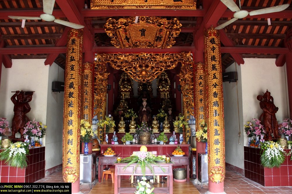 Dù chùa rất khó khăn, nhưng Chính điện của chùa Bảo Tích rất tôn nghiêm và đi vào phải bỏ giày dép ngoài cửa.