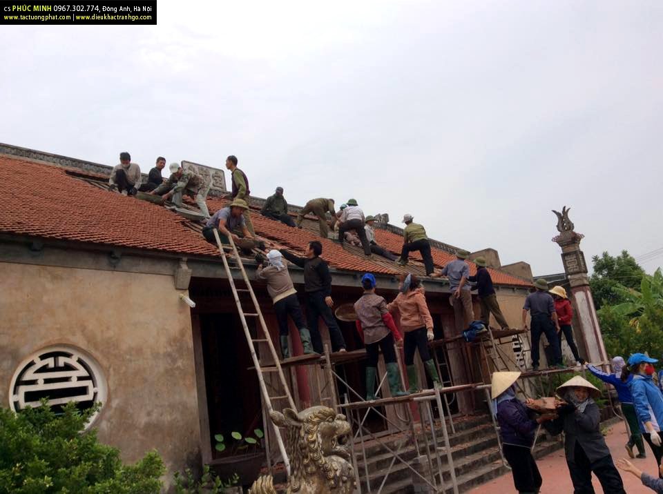 Đáp lời thỉnh của Sư cô trụ trì chùa Bảo Tích, Bắc Ninh, Bà con nông dân quanh Chùa, mỗi người một tay hùn phước bắt đầu sửa Mái ngói bị dột và Nội thất chính điện Chùa.