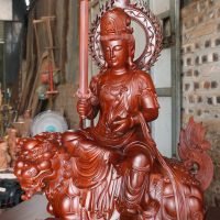 Tôn tượng Sư Lợi Bồ tát ngồi trên Sư tử xanh