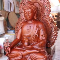 Tôn tượng Dược sư Lưu Ly Quang Vương Phật ngồi cao 1.46 mét