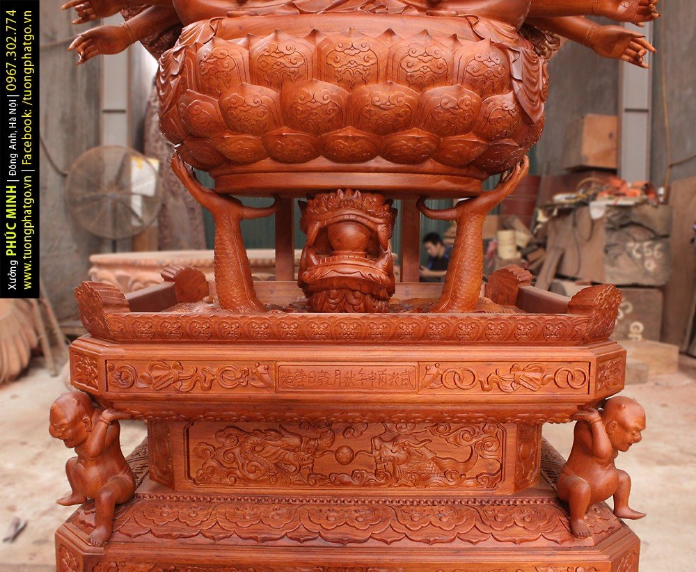 Tôn tượng Quan âm Bồ tát Nghìn mắt Nghìn tay ngồi trên con Hắc Long theo lối Tam Tài Giả cao 2.65 mét.