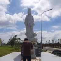 Tượng Phật trong khuôn viên Bệnh viện Đa khoa tỉnh Trà Vinh