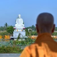 Tôn tượng Đức Phật Thích Ca Mâu Ni lộ thiên do nguyên Ủy viên Bộ Chính trị, nguyên Phó Thủ tướng Thường trực Chính phủ Trương Hòa Bình tiến cúng