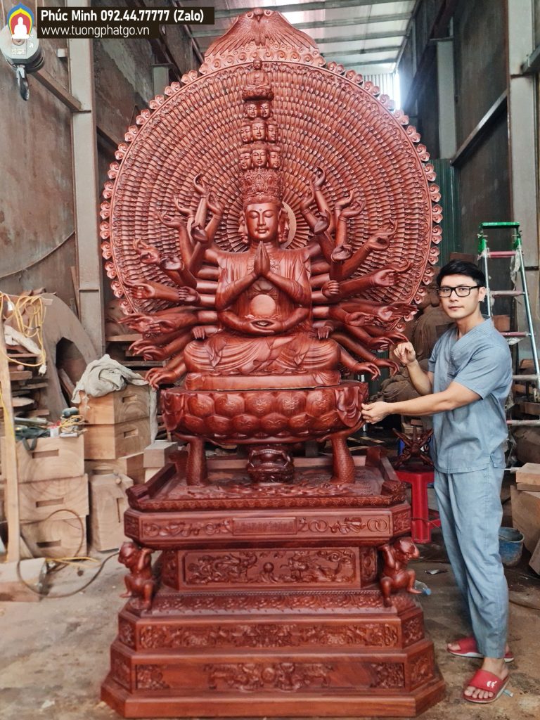 Tôn tượng Quan âm Bồ tát Nghìn mắt Nghìn tay ngồi trên con Hắc Long theo lối Tam Tài Giả cao 3 mét.