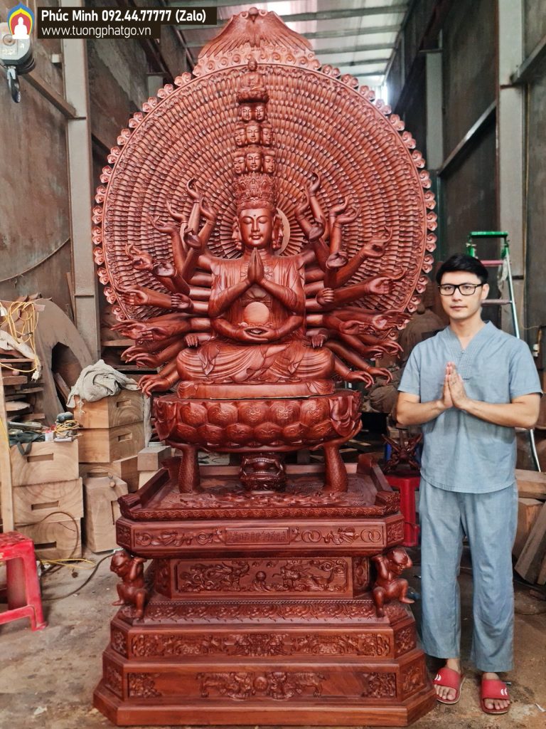 Tôn tượng Quan âm Bồ tát Nghìn mắt Nghìn tay ngồi trên con Hắc Long theo lối Tam Tài Giả cao 3 mét.