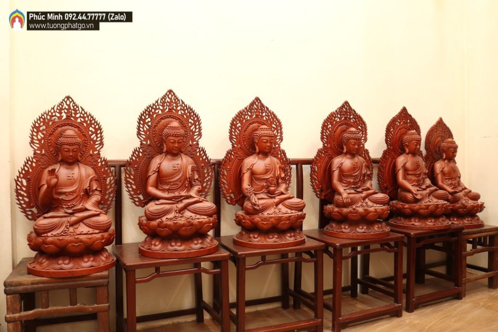 Những tượng cỡ nhỏ đang có sẵn tại Xưởng tượng Phật gỗ Phúc Minh